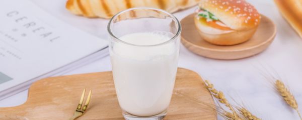 牛奶和菠萝一起吃会中毒吗 牛奶和菠萝吃多了会怎么样