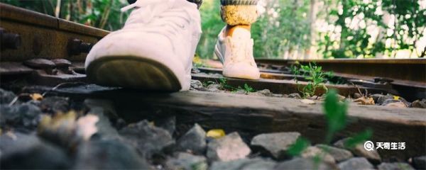 白鞋变黄怎么办 白鞋子发黄有什么办法变白