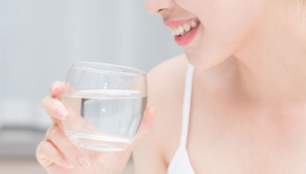 过量喝水的危害  过量喝水的危害有哪些