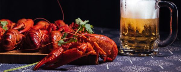 小龙虾头上的黄的那个可以吃吗 小龙虾的营养价值