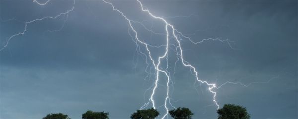 闪电是怎么形成的呢 闪电是如何形成的