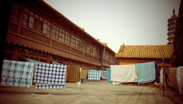 为什么被子晒了有股味道 被子晒了有股味道的原因