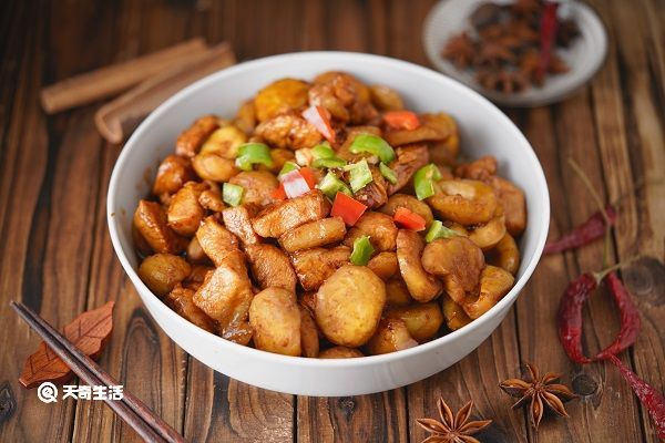 板栗烧鸡的功效与作用 板栗烧鸡的功效与作用禁忌