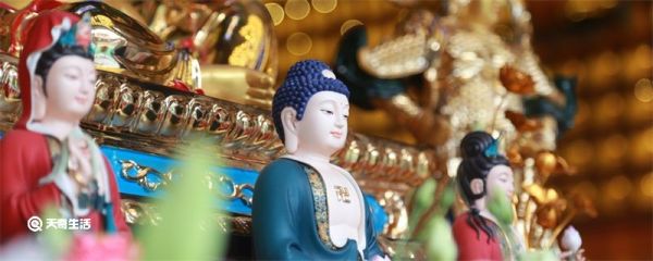 文殊菩萨手里拿的是什么 文殊菩萨手里拿的什么