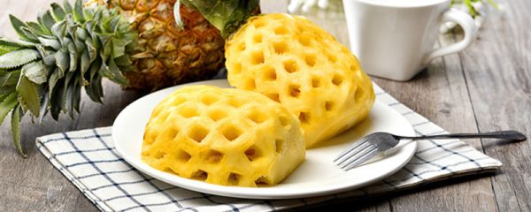 菠萝新吃法手剥 手剥菠萝的技巧方法 菠萝不剥皮简易吃法