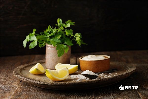 海盐水的功效与作用 海盐水的功效与作用是什么