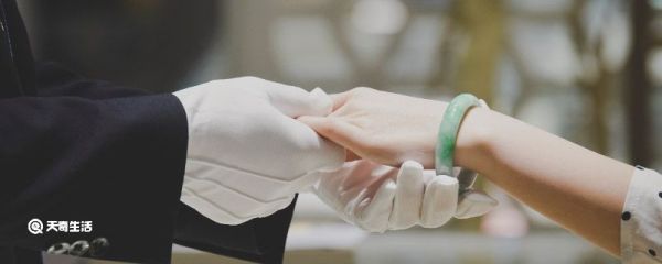 手镯的戴法 手镯的戴法和讲究