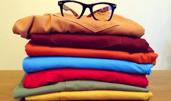 黑色衣服晒红了怎么办 黑色衣服晒红了怎么补救