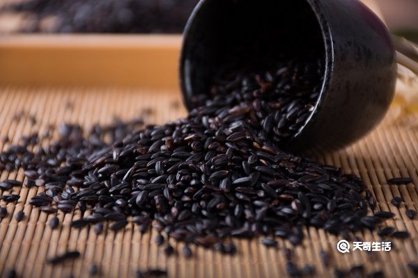 黑米大枣花生的功效与作用 黑米花生红枣的功效与作用