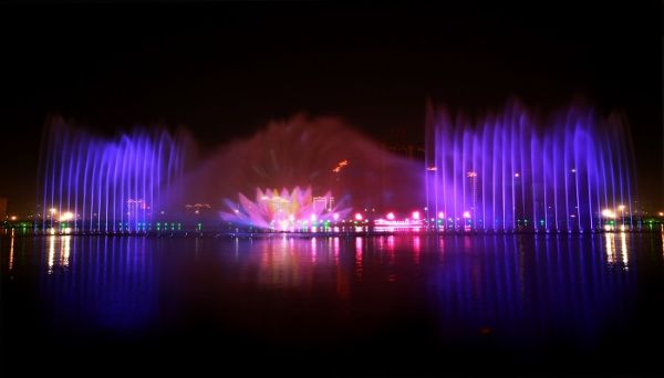 迪拜喷泉时间 迪拜喷泉时间是多少