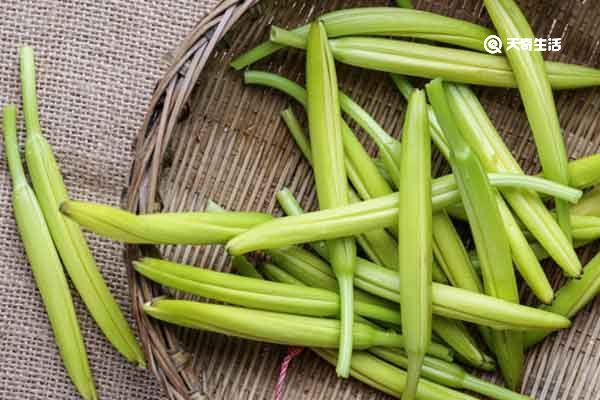 鲜黄花菜的功效与作用  鲜黄花菜的禁忌人群