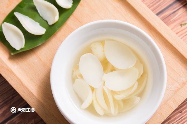 红豆莲子百合汤的功效与作用 红豆莲子百合汤的功效和作用