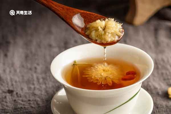 茯苓菊花茶的功效与作用  茯苓菊花茶的禁忌人群