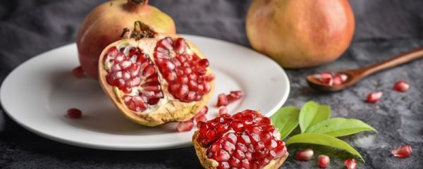 吃石榴要不要吐籽 吃石榴需要吐籽吗