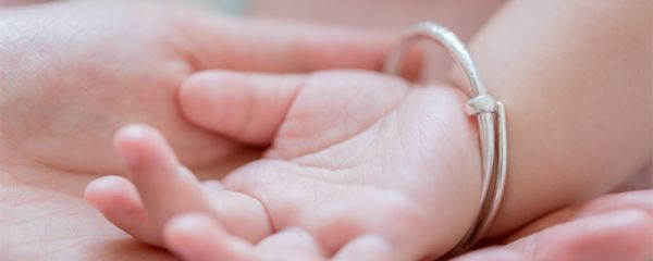 手镯带在哪个手腕上 手镯该带哪只手