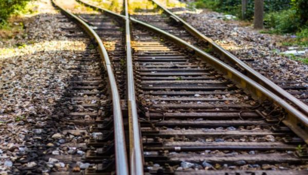 火车轨道为什么要铺石子 火车轨道要铺石子的原因