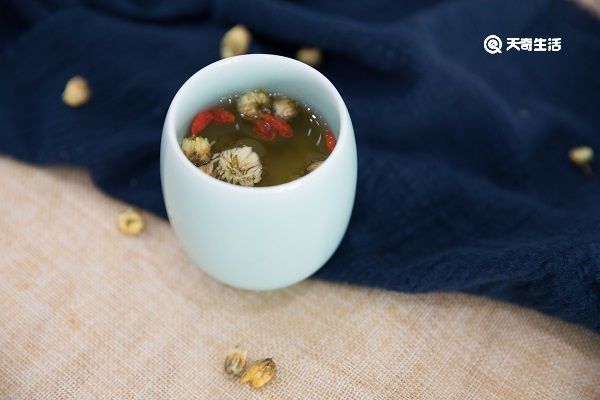蒲公英茶和菊花枸杞一起喝的功效与作用 蒲公英菊花和枸杞在一起喝能起到什么作用