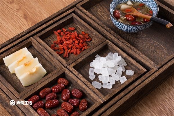 梨枸杞红枣冰糖汤功效 梨枸杞红枣冰糖汤的功效