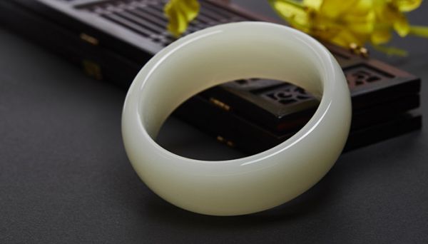 湿气重能不能戴玉 湿气重可以戴玉吗