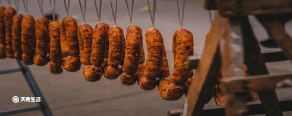 香肠长白毛了怎么处理 香肠长白毛还能吃吗