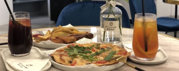 披萨包装盒里经常会放一个“小型三脚架”最初用途是 2024年2月2日蚂蚁庄园答案