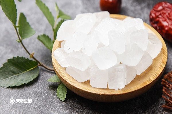 喝冰糖水有什么功效是什么 喝冰糖水有什么作用