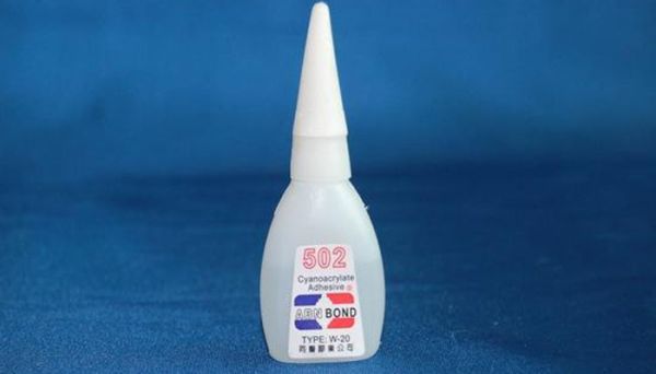 502能粘玻璃和金属吗 502可以粘玻璃和金属吗