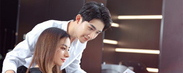 染发剂弄到手上怎么才能洗掉 染发剂弄黑皮肤怎么办