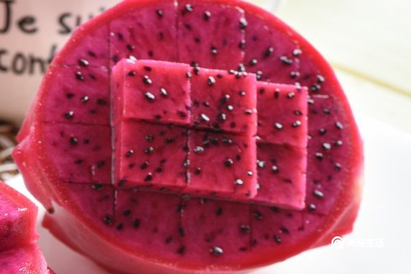 红心火龙果有什么作用与功效 红心火龙果的作用与功效