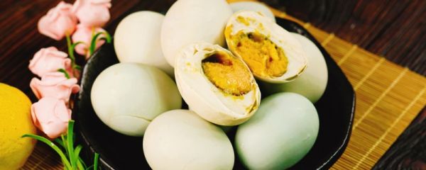 腌咸鸭蛋要用多少白酒浸泡 腌制注意事项