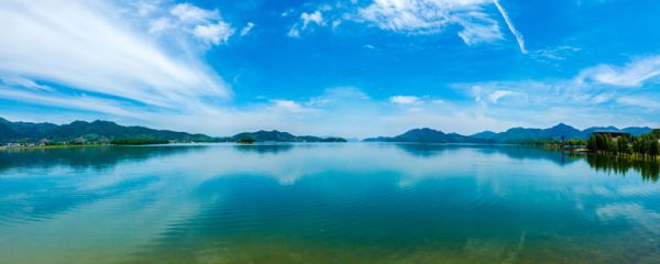 湖水是蓝色还是绿色 湖水为什么是蓝绿色