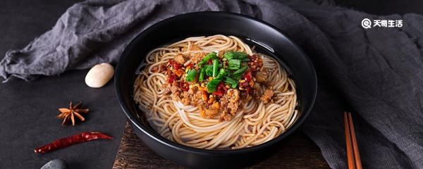 锅盖面是哪里的特色 锅盖面的由来