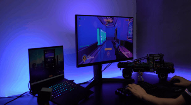 飞利浦 Hue 电竞桌面：声光同步！氛围感拉满！