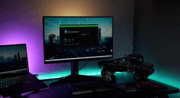 飞利浦 Hue 电竞桌面：声光同步！氛围感拉满！