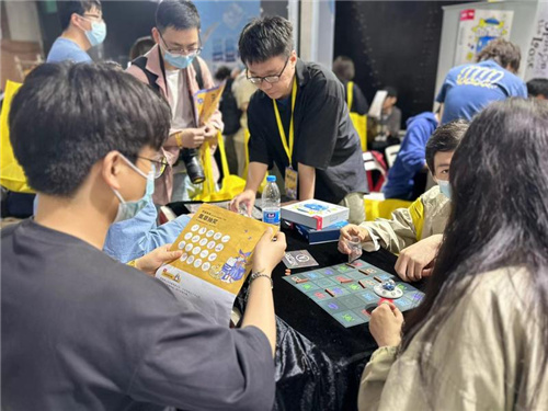 广州文创地标太古仓成“桌游乐园” ，年轻力量激活历史建筑